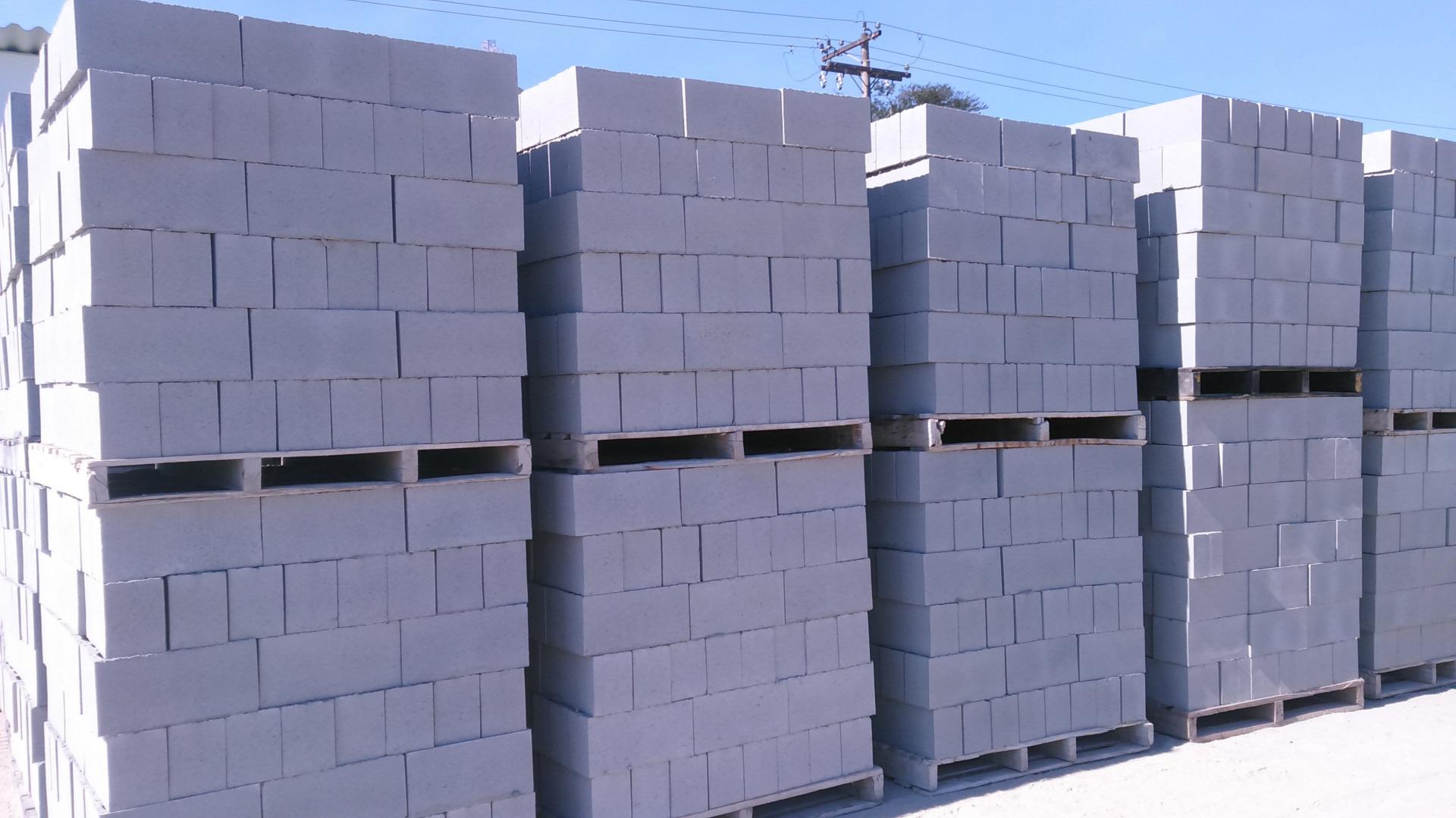 You are currently viewing Como é o processo de fabricação dos blocos de concreto?